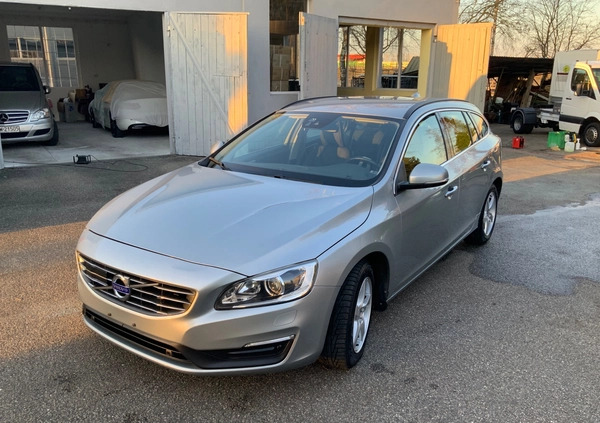 Volvo V60 cena 45500 przebieg: 201150, rok produkcji 2015 z Piastów małe 191